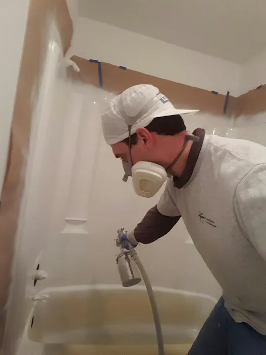 Bathtub Refinishing Pro Picture 2