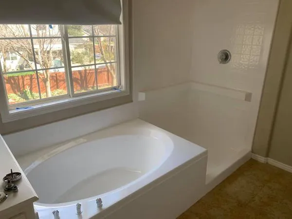Bathtub and Shower Refinishing Company Picture 9