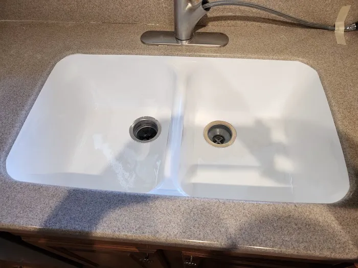 Bathtub and Shower Refinishing Company Picture 6