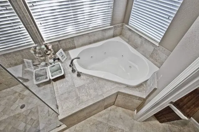DR Design & Remodel, Flooring, Tile, Cabinetry & More Picture 1