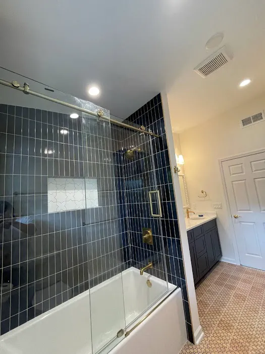 Luis Bathroom & Remodeling Picture 9