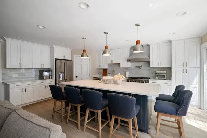 Elegant Kitchen and Bath Picture 9