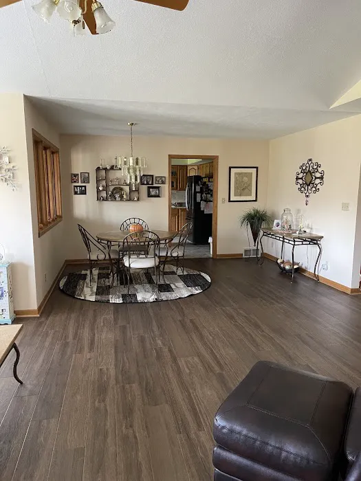 Garry's Flooring & Hometown Furnishing Picture 3