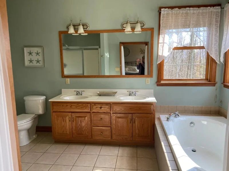 The Best Ways to Modernize a 1990s Bathroom Without Full Demolition