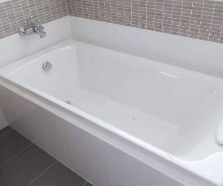 What Makes Fiberglass Bathtubs So Popular in American Homes