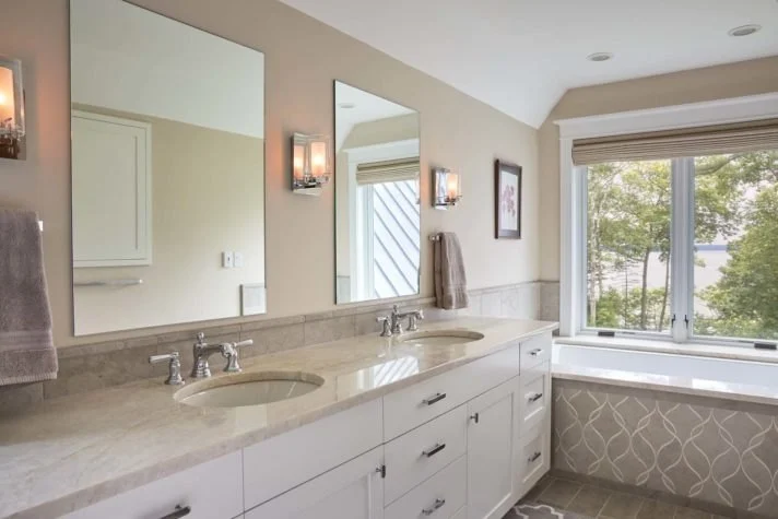 How to Incorporate Natural Light Into Bathroom Designs Without Windows