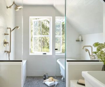 Why Homeowners Are Switching to Walk-In Showers and Wet Rooms in 2025