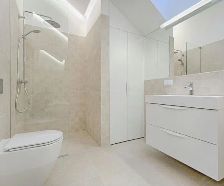 The Top Ways to Make Bathrooms Feel More Spacious With Light