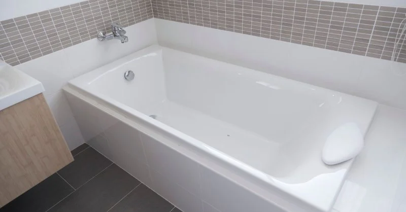 The Complete Cost Comparison Between Fiberglass and Acrylic Bathtubs