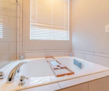 Tips for Maintaining a Refinished Bathtub So It Looks New for Years