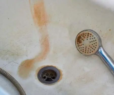 How to Get Rid of Rust Stains on Old Bathtubs Before Refinishing