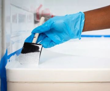The Cost and Process of Refinishing a Bathtub With Epoxy Coatings