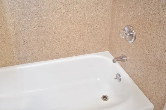 How to Choose Between Tub Refinishing and Tub Replacement Based on ROI