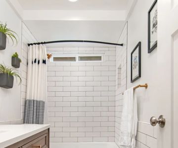 How to Choose the Right Tile Pattern for Small Bathrooms