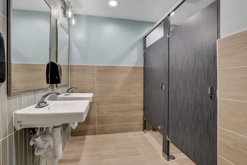 Why Refinishing Is Ideal for Commercial Restrooms in Offices and Hotels
