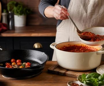 Acidic Foods in Cast Iron: Protect Flavor and Seasoning