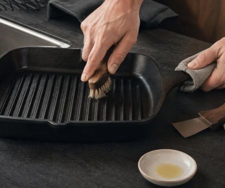 Cast Iron Grill Pan: Clean Ridges and Dry Every Groove